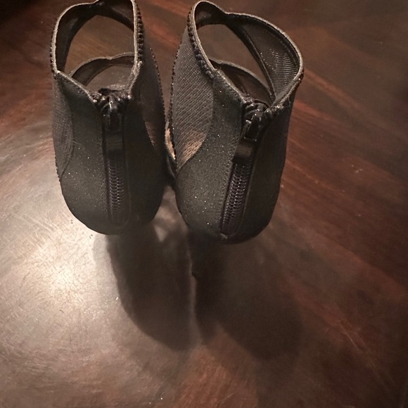 De Blossom Collection Black Heels Elegant Design - Picture 2 of 5